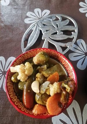 Una foto de Chiles y verduras en escabeche