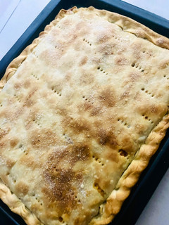 Una foto de EMPANADA XL DE VERDURAS 🧅🍆🥬🫑🫑🫛🎃
