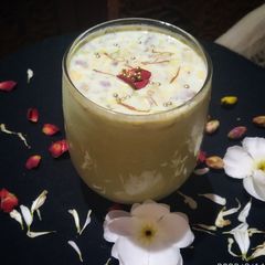 A picture of Kesar Pista Thandai.