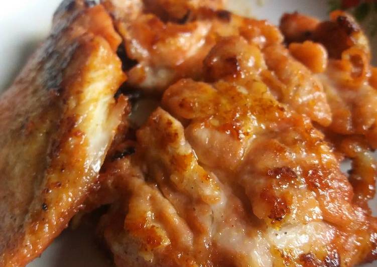 Bagaimana Menyiapkan Steak Daging Ayam Saos BBQ alame #Rabubaru, Bisa Manjain Lidah