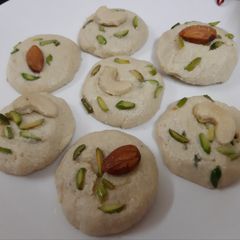 A picture of Doodh main sooji ka halwa😋.