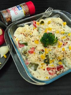 વેજ. ચીઝી શેલ પાસ્તા (Veg Cheesy Shell Pasta Recipe In Gujarati) રેસીપી મુખ્ય ફોટો
