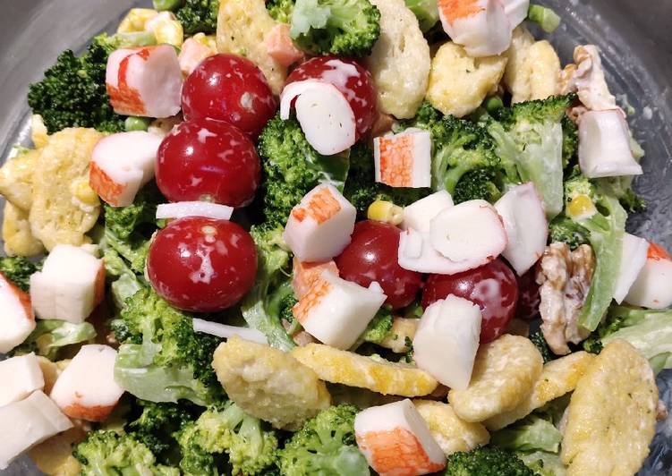How to Make Super Quick Homemade Brocolli Salad