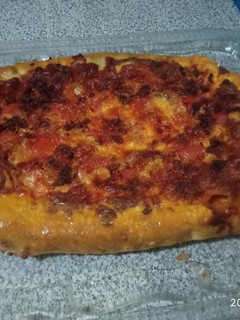 Una foto de Pizza de carnes frías 🍕