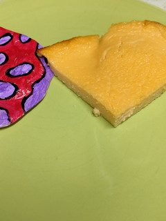 Una foto de Pastel de melocotón en almíbar