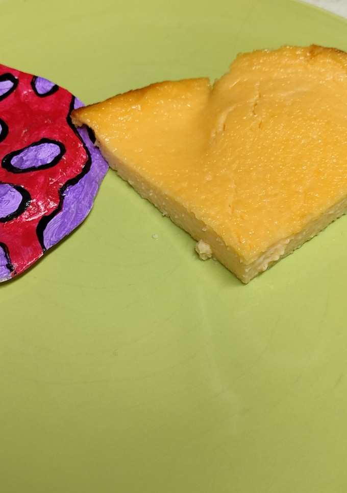 Una foto de Pastel de melocotón en almíbar