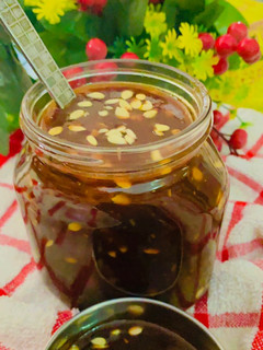 A picture of Khatti meethi imli chutney.