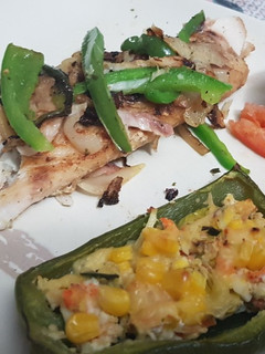 Una foto de Bife de merluza con vegetales