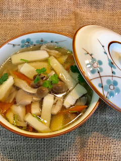 Hình của món Canh củ hũ dừa nấu nấm.