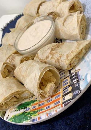 A picture of Chicken Shawarma with Mashrouh Bread.