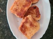 Una foto de postre con leche de vaca