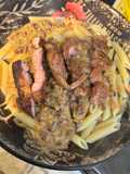 Penne à carbonara com bife