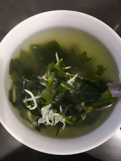 海帶芽吻仔魚湯(簡單料理)(快速料理) 的食譜成品照片