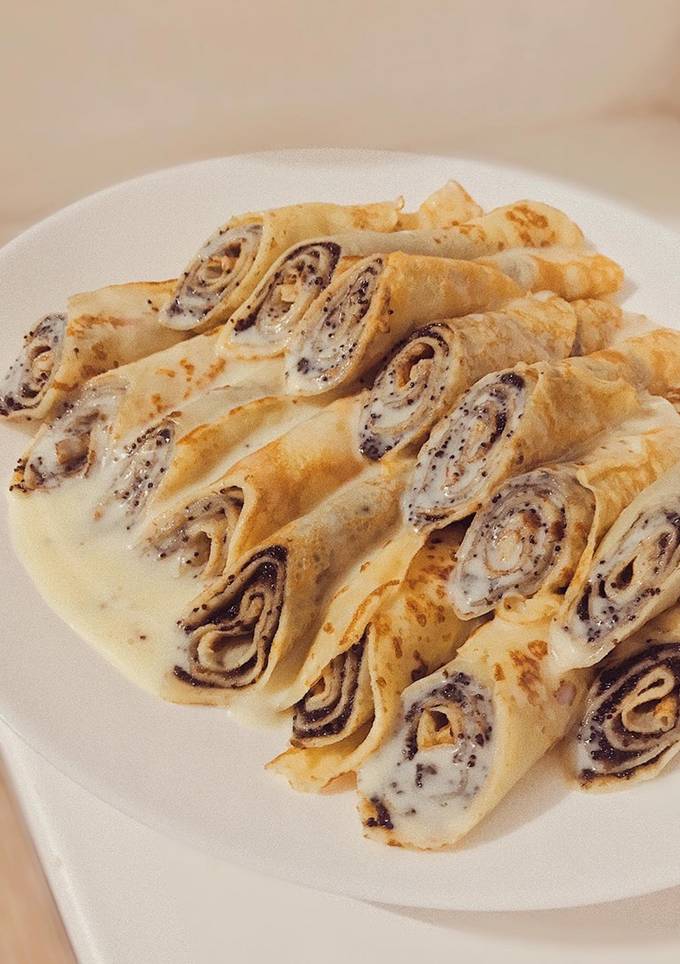 Млинці з маком та згущеним молоком