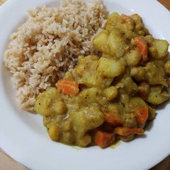 A picture of Creamy Chickpea Potato Curry.