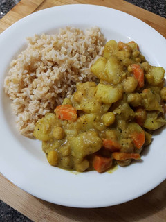 A picture of Creamy Chickpea Potato Curry.