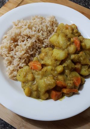 A picture of Creamy Chickpea Potato Curry.