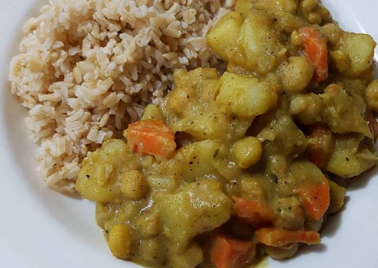 Any-night-of-the-week Creamy Chickpea Potato Curry