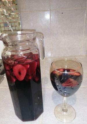Una foto de Erdbeere-Mezcal