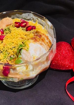 A picture of Aloo Papadi Chaat.