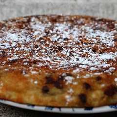 Una foto de Delicioso pastel de peras, plátanos y chocolate sin horno