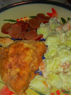 Una foto de Papas mayo con pollo al tomate apanado