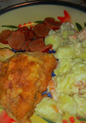 Una foto de Papas mayo con pollo al tomate apanado