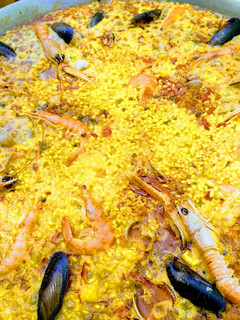 Una foto de Paella de marisco