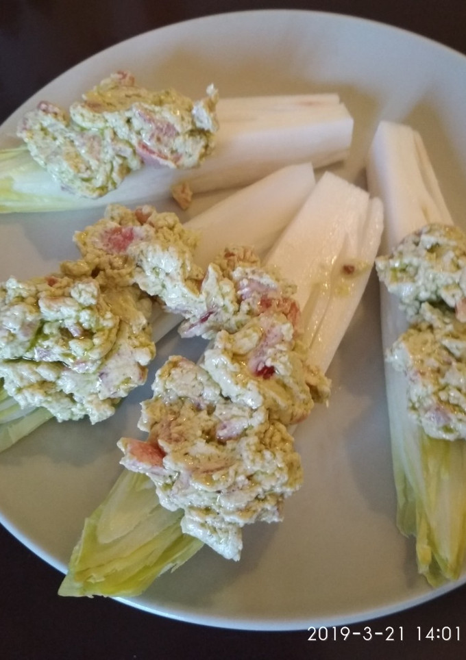 Una foto de Endivias con queso batido de albahaca