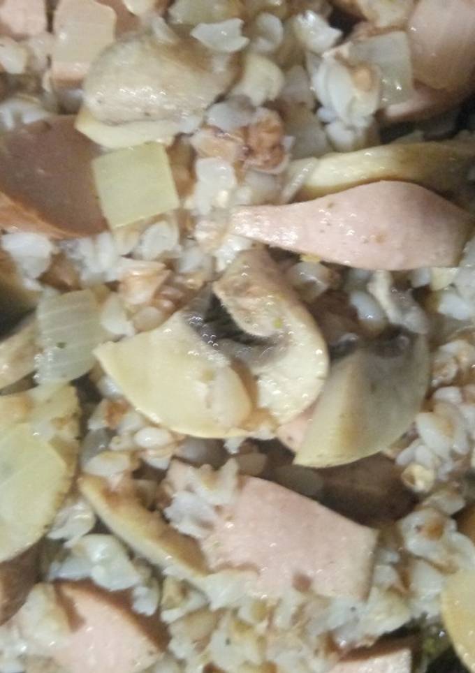 Гречка с грибами и сосисками
