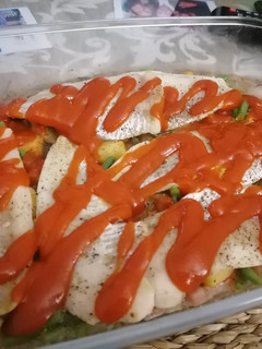 Una foto de Merluza al horno con verduras para 2