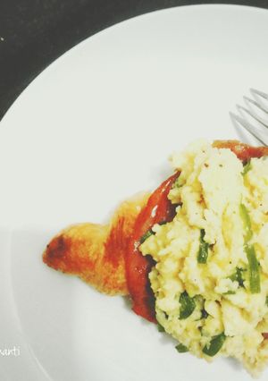 Foto resep Croissant & Scrambled Egg Brit Style/Croissant & Telur Orak Arik 