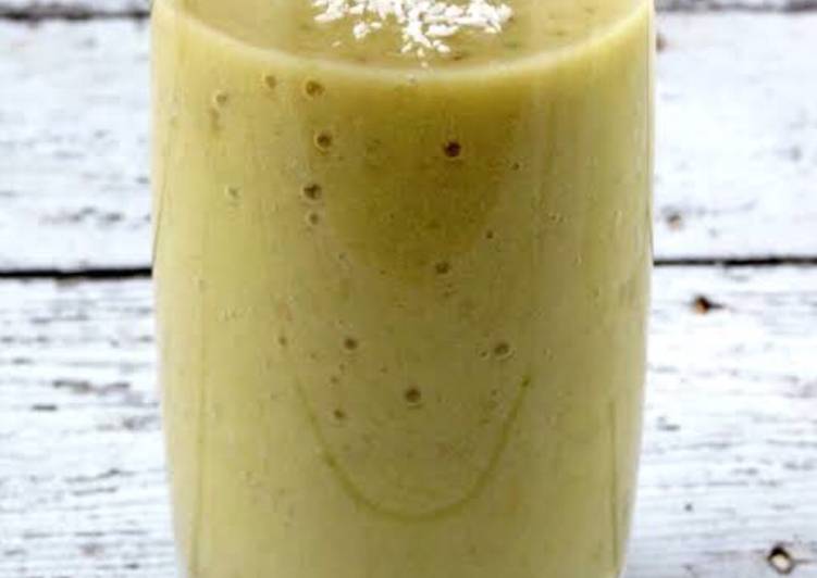 Pineapple, Banana &amp; avocado smoothie