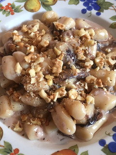 Foto di Gnocchi con radicchio, gorgonzola e noci