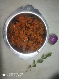 கேரட் பொரியல்(carrot poriyal recipe in tamil) செய்முறை முக்கிய புகைப்படம்