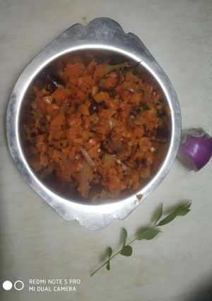 கேரட் பொரியல்(carrot poriyal recipe in tamil) செய்முறை முக்கிய புகைப்படம்