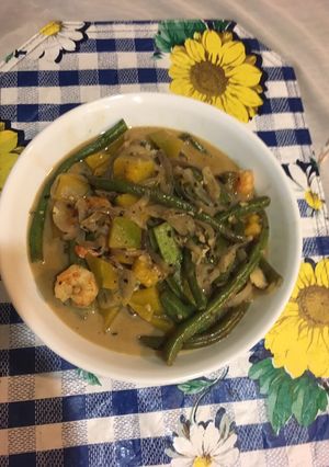 A picture of Shrimps in Coconut Milk and Vegetables or Ginataang Hipon na Gulay.