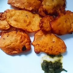 A picture of Crisp Aloo pakoray.