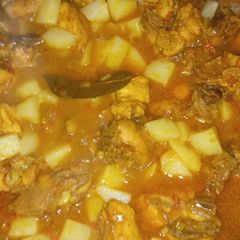 A picture of Potato chicken curry.
