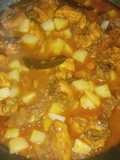 A picture of Potato chicken curry.