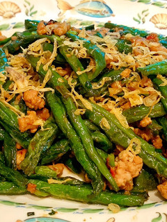 A picture of Garlic pork with fried green bean.