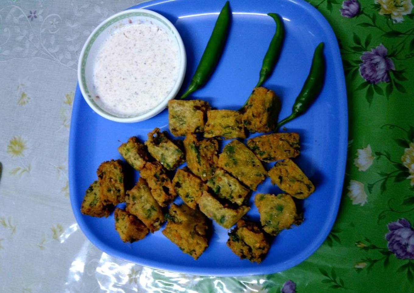 Spinach pakoras with apple honey dip