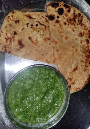 आलू का पराठा (aloo ka paratha recipe in Hindi) रेसिपी मुख्य फोटो