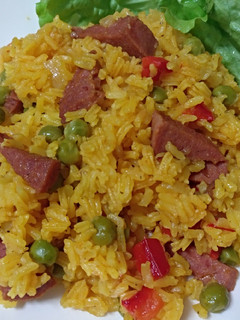 Una foto de Arroz con salami