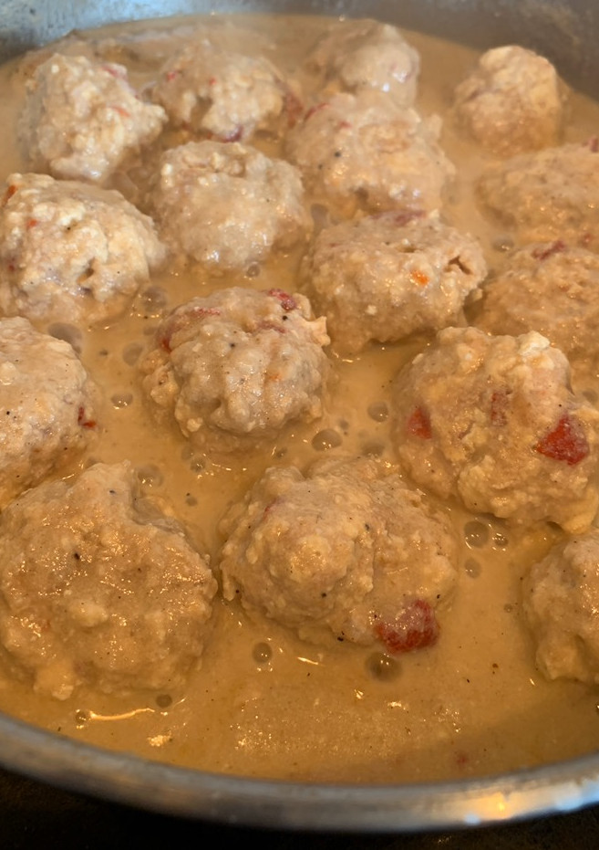 Una foto de Albóndigas de pollo y tofu, incluido salsa de setas con avena🧆
