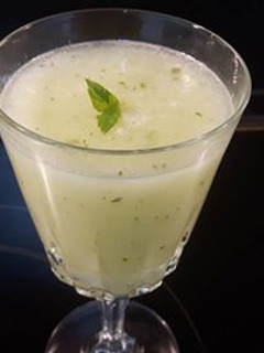 Una foto de Sopa fría de melón y pepino