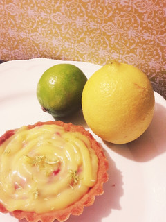 Une photo de Tartelette lemon curd et airelle