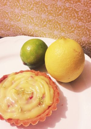 Une photo de Tartelette lemon curd et airelle