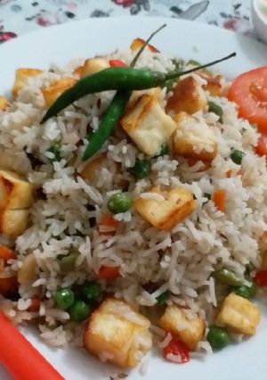 मिक्स वेज पनीर फ्राइड राइस (Mix veg paneer fried rice recipe in hindi) रेसिपी मुख्य फोटो