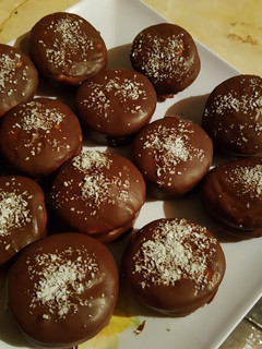 Una foto de Alfajores deliciosos 😋